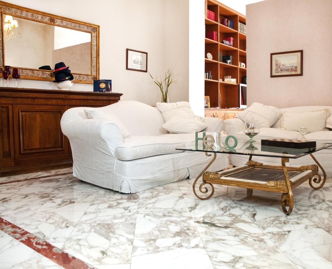 Bed and Breakfast Artis Domus Neapol Zewnętrze zdjęcie